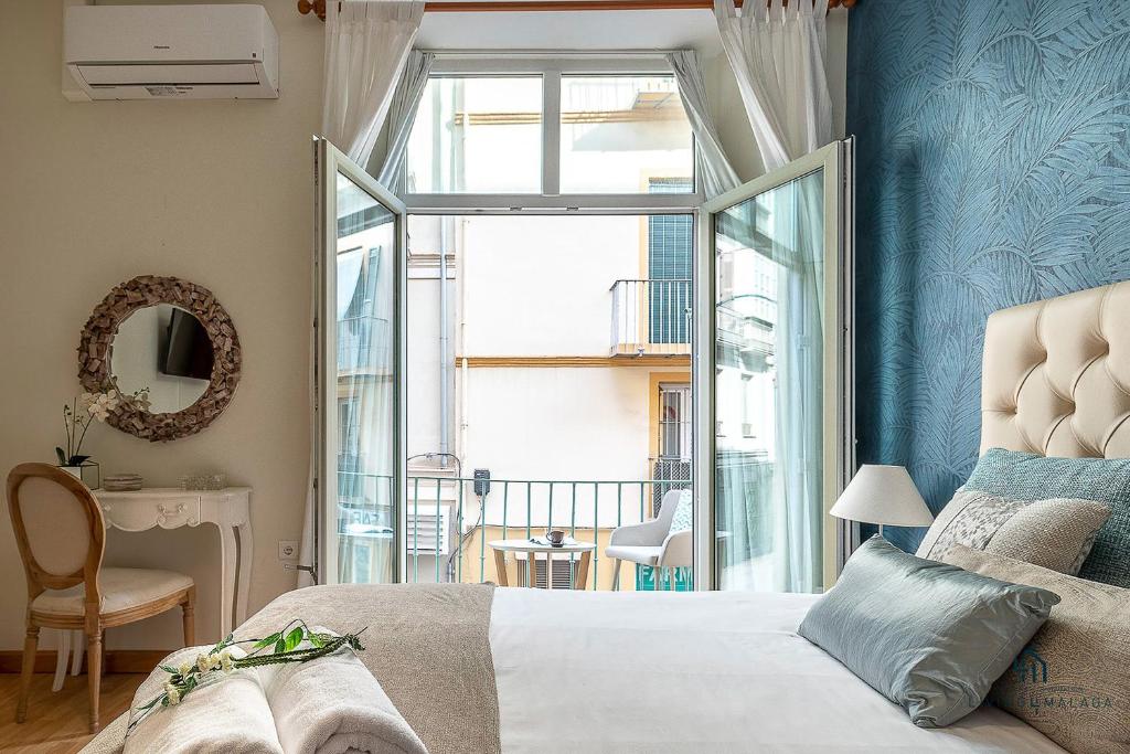 Postel nebo postele na pokoji v ubytování Living4Malaga Álamos 40