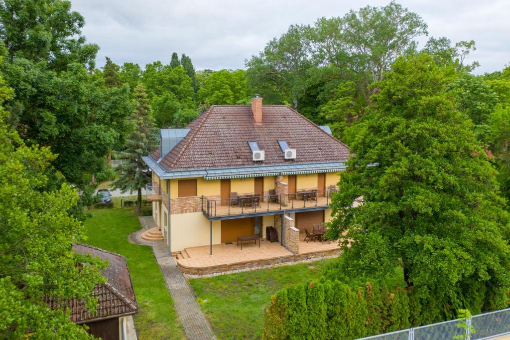 Budova, v ktorej sa apartmán nachádza