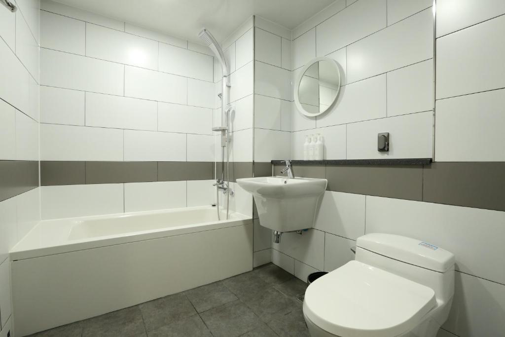 Koupelna v ubytování 27 Hotel