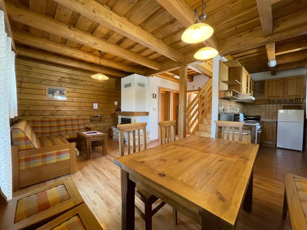 Kuchyň nebo kuchyňský kout v ubytování Resort Drevenice Terchova