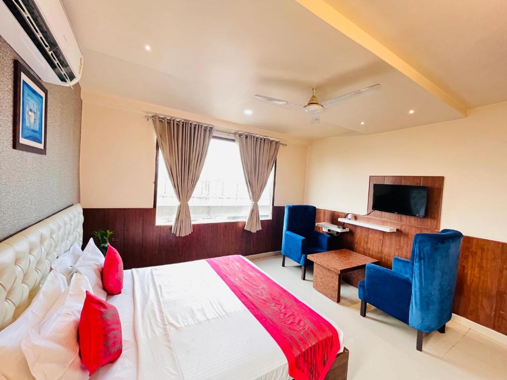Hotel The Leaf - Gomti Nagar Lucknow - Deluxe Room