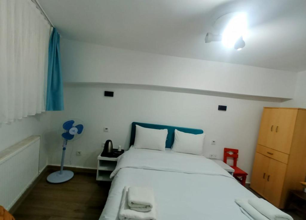 Buyukada Cinar Hotel - Budget Doppelzimmer - Kellerboden
