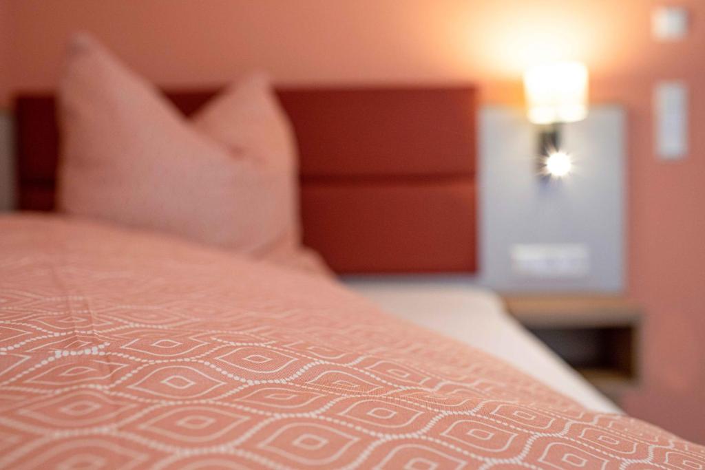 Postel nebo postele na pokoji v ubytování Boardinghouse Lingen