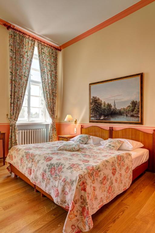 Postel nebo postele na pokoji v ubytování Schloss Lübbenau