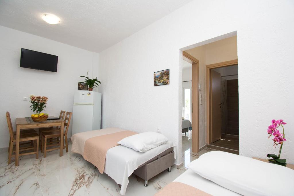 Łóżko lub łóżka w pokoju w obiekcie Zervakis Apartments