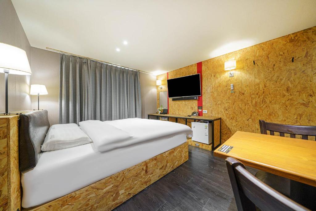 Postel nebo postele na pokoji v ubytování 26 HOTEL