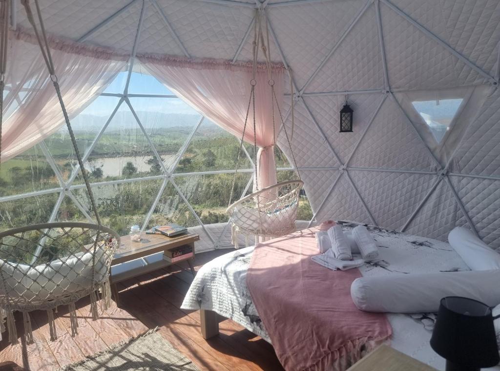 Postel nebo postele na pokoji v ubytování Pom Gratz - EcoDomes