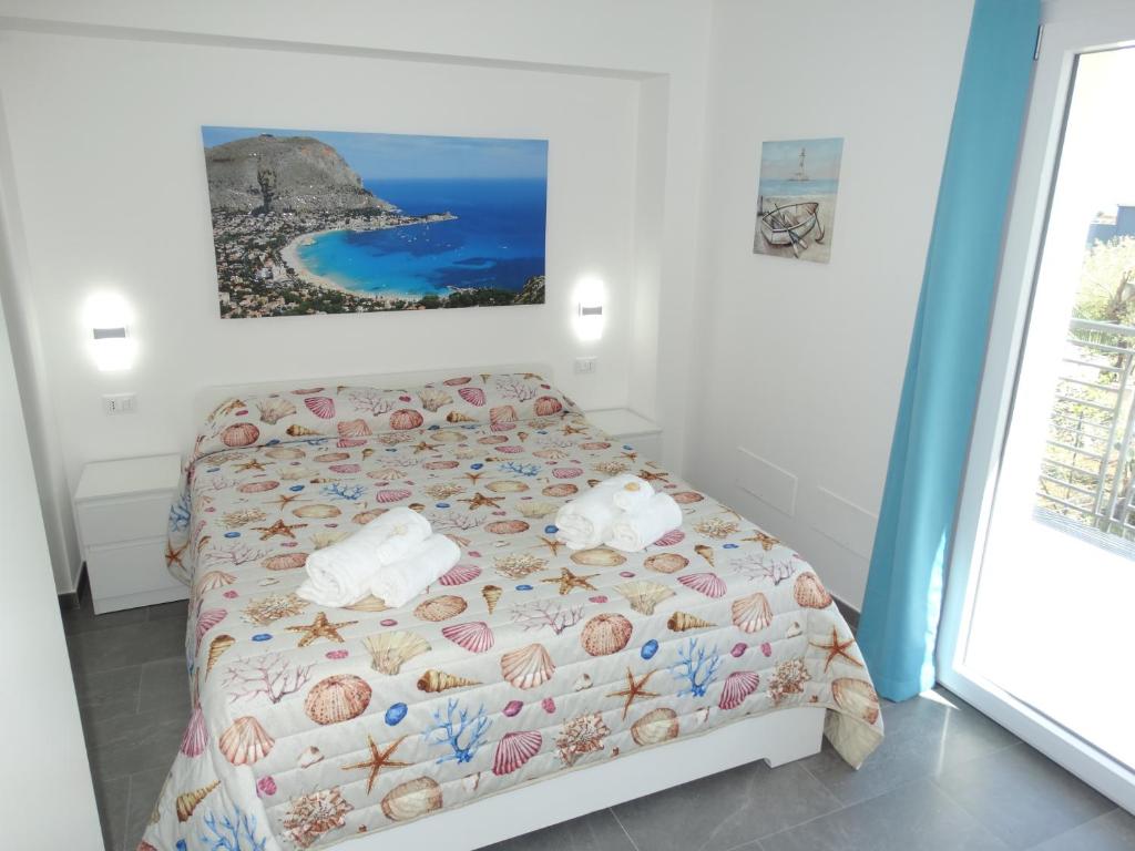 a bedroom with a bed and a view of the ocean at Villa Milicia in Altavilla Milicia