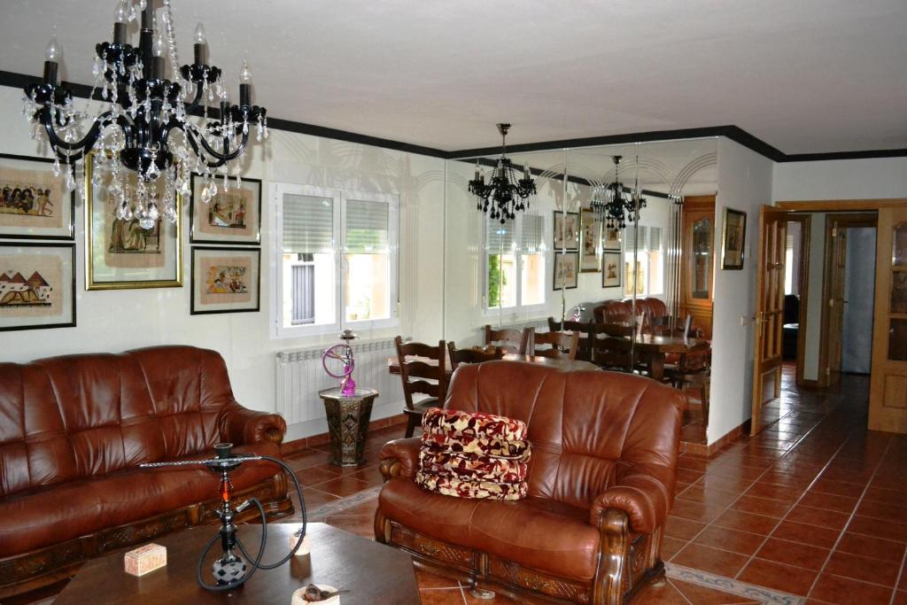 Fotografia z galérie ubytovania VILLA LAS PALMERAS v destinácii Arenas de San Pedro