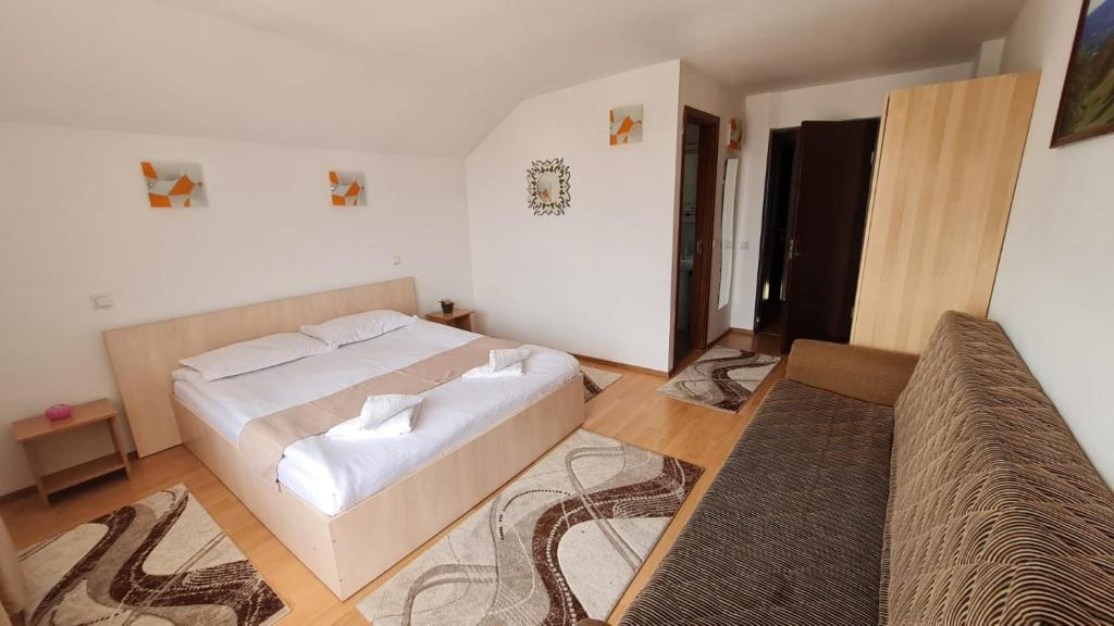 Pensiune Runcu Stone - Quadruple Room With Bathroom