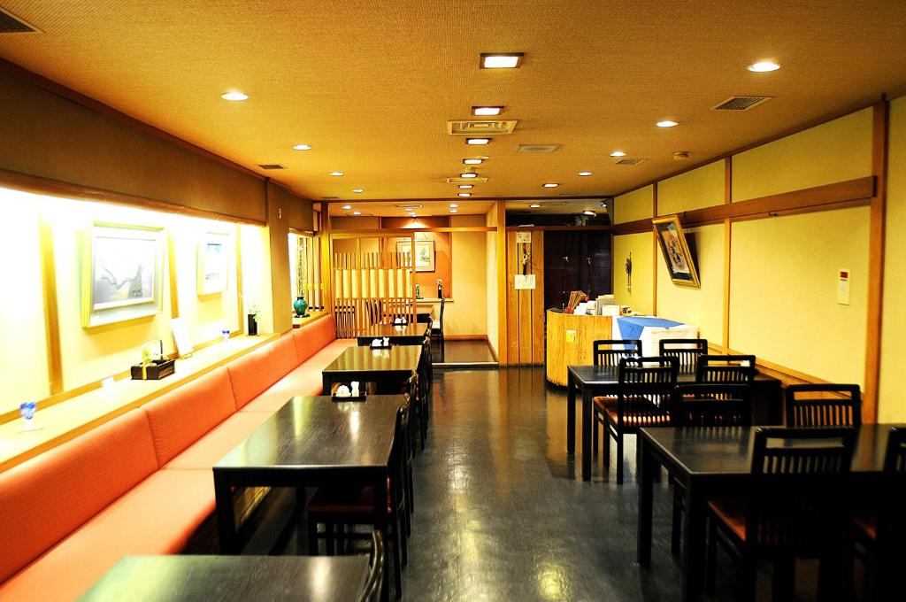 Restaurace v ubytování Hotel Sunroute Hikone
