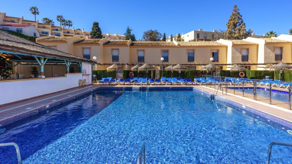 Bazén v ubytování Amazing Seaviw apartment BBQ Ramada res Mijas nebo v jeho okolí