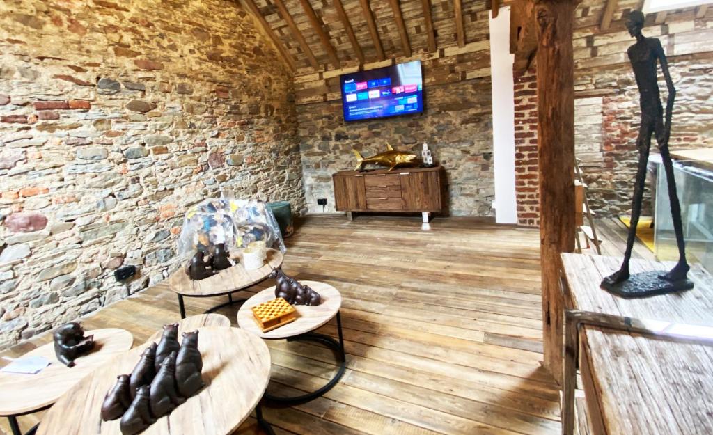 TV a/nebo společenská místnost v ubytování Luxury Spa Hotel - Francofolies