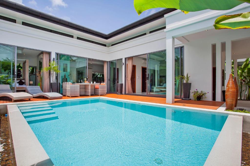 Bazén v ubytování Magnificent 2BR Villa Isawan with Salt Pool nebo v jeho okolí
