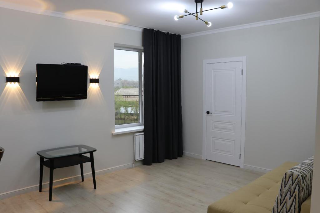 Cozy Modern Auezov City Apt در آلماتی