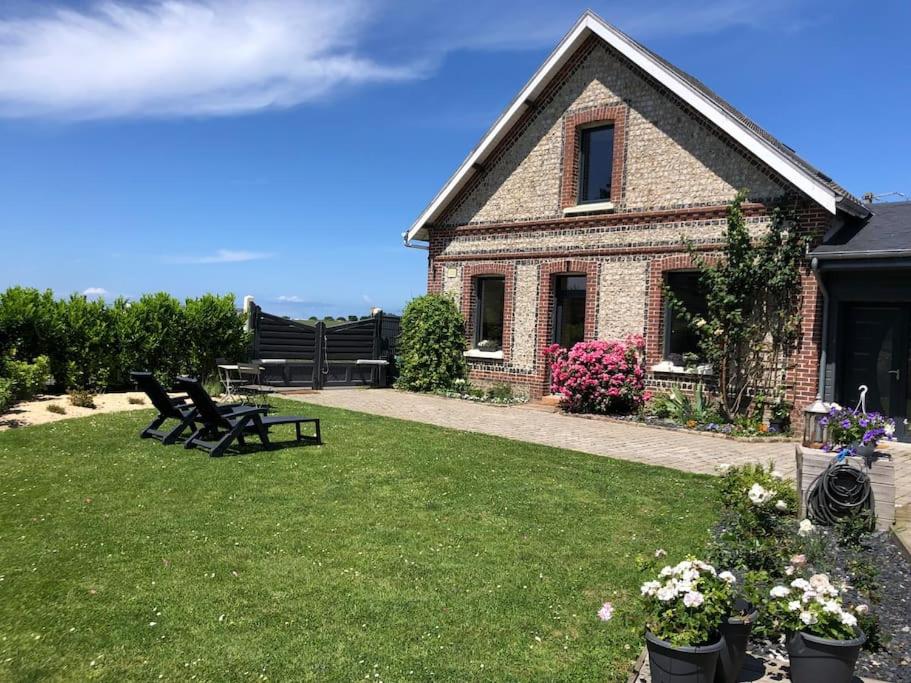 Vonkajšia záhrada v ubytovaní CHEZ ROMY, MAISON AVEC PARKING ET JARDIN
