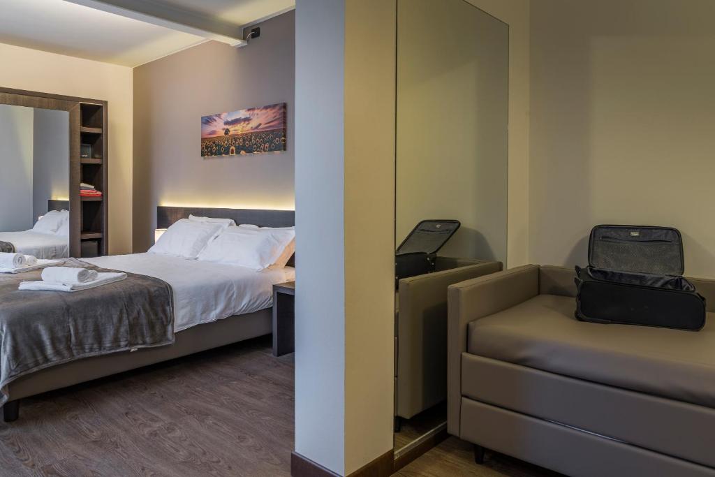 Postel nebo postele na pokoji v ubytování Hotel Gardenia Sirmione