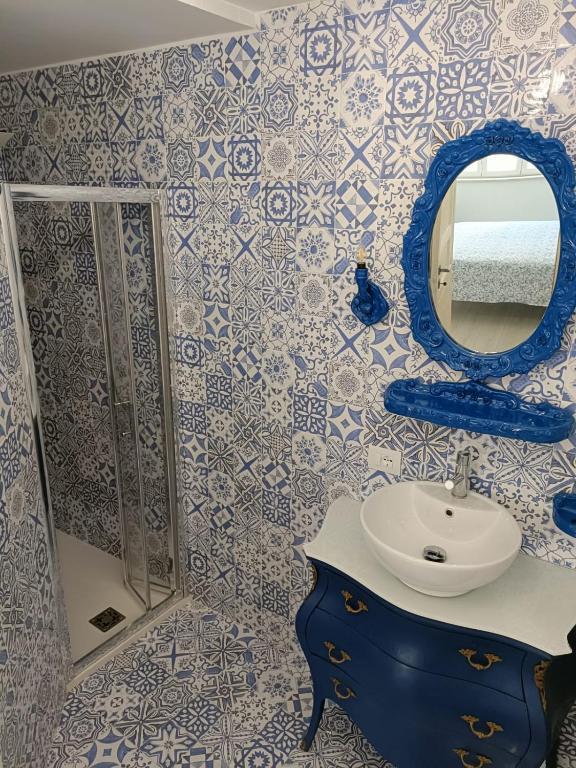 A bathroom at il Nido Azzurro Marzamemi