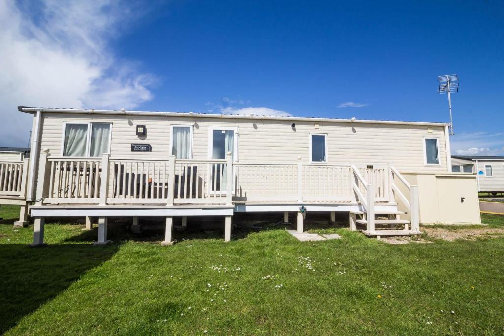 8 Berth Caravan For Hire At St Osyth Beach Holiday Park In Essex Ref