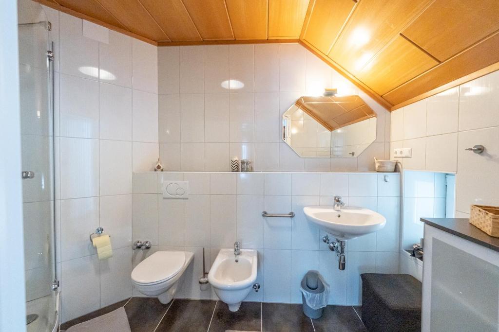 Vannituba majutusasutuses Ferienhaus Karoline