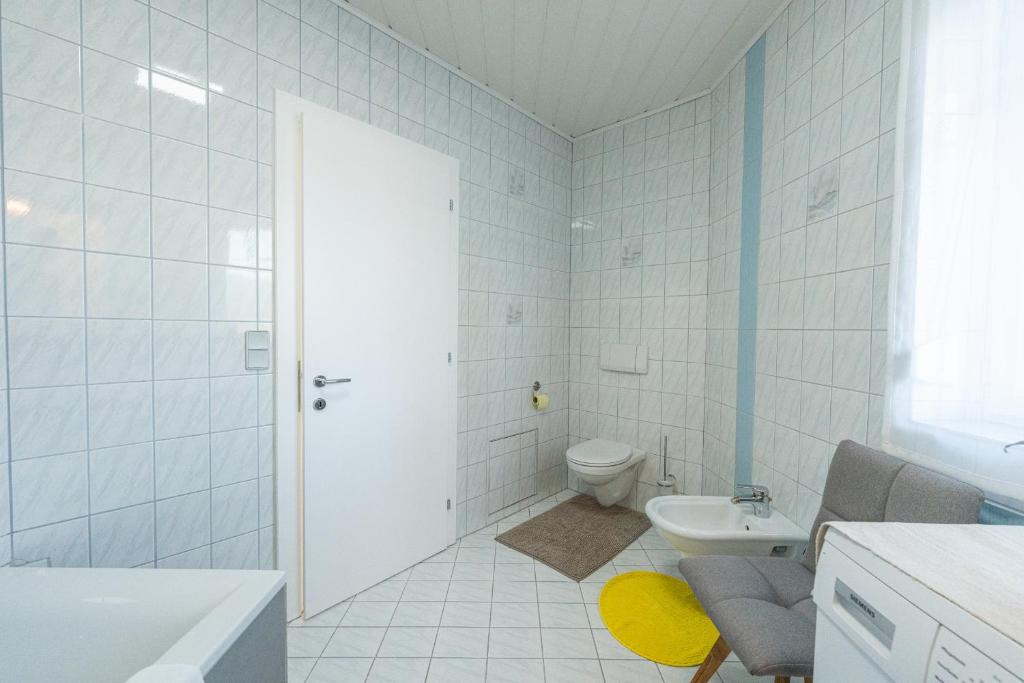 Vannituba majutusasutuses Ferienhaus Karoline