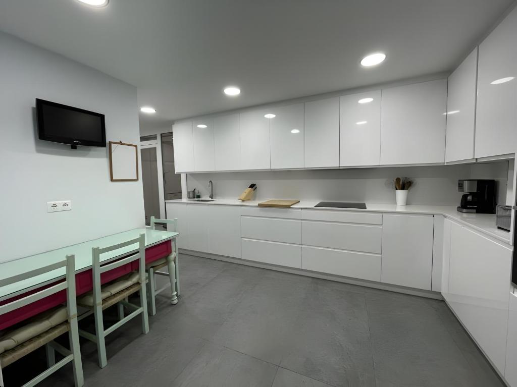 Kuchyňa alebo kuchynka v ubytovaní Amplio y moderno piso de 4 habitaciones y terraza