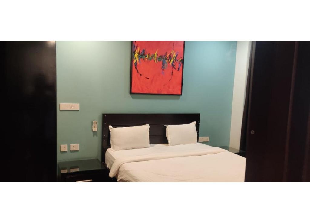 Кровать или кровати в номере Aarju Luxurious Stay Calangute