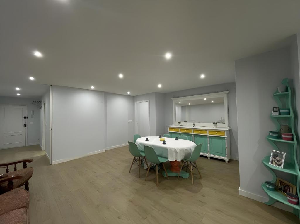 Kuchyňa alebo kuchynka v ubytovaní Amplio y moderno piso de 4 habitaciones y terraza