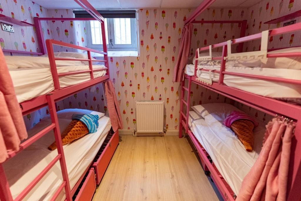 Postel nebo postele na pokoji v ubytování Hostelle - women only hostel London