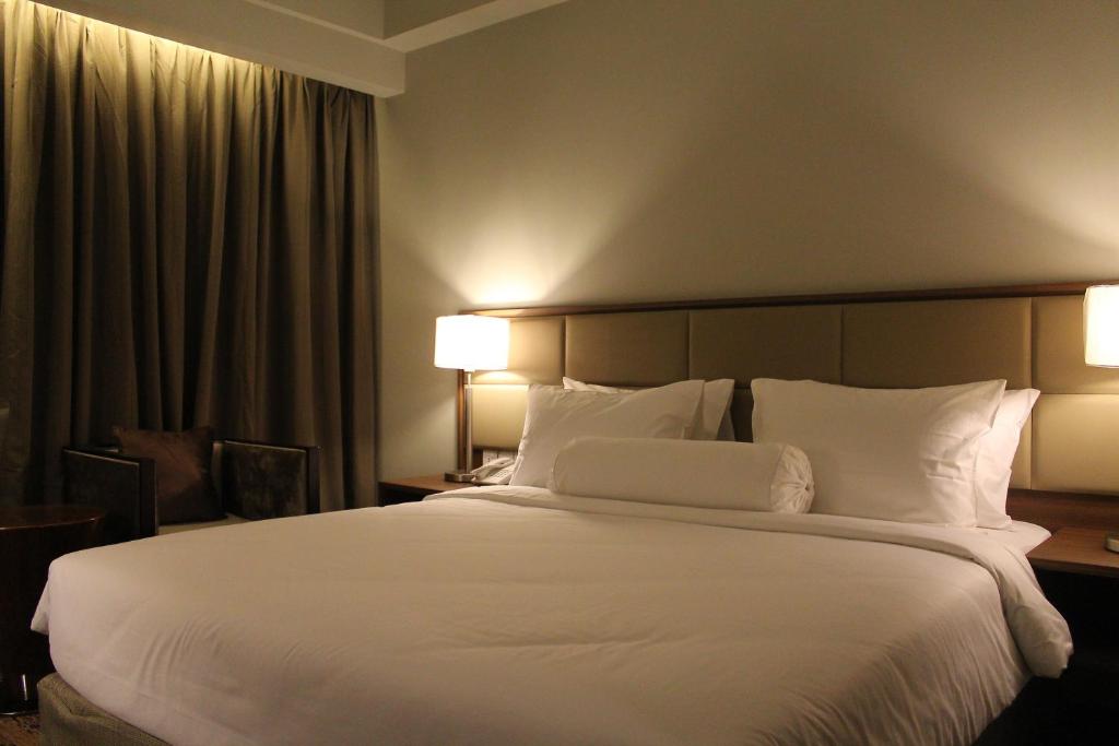 Postel nebo postele na pokoji v ubytování I Hotel Baloi Batam