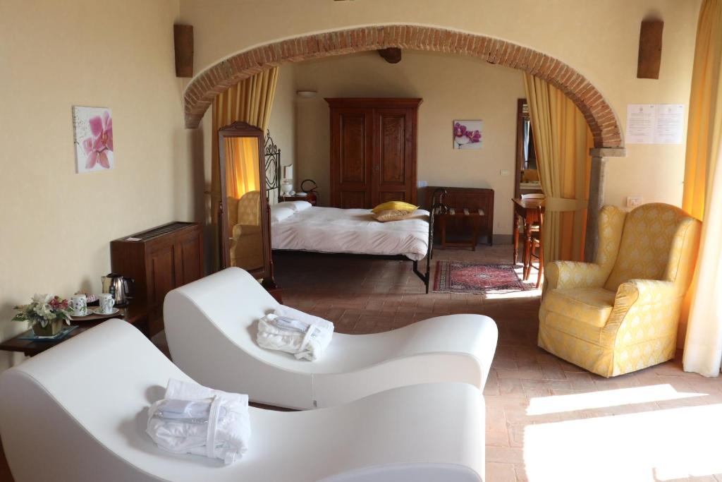 Postel nebo postele na pokoji v ubytování Hotel Relais Palazzo di Luglio