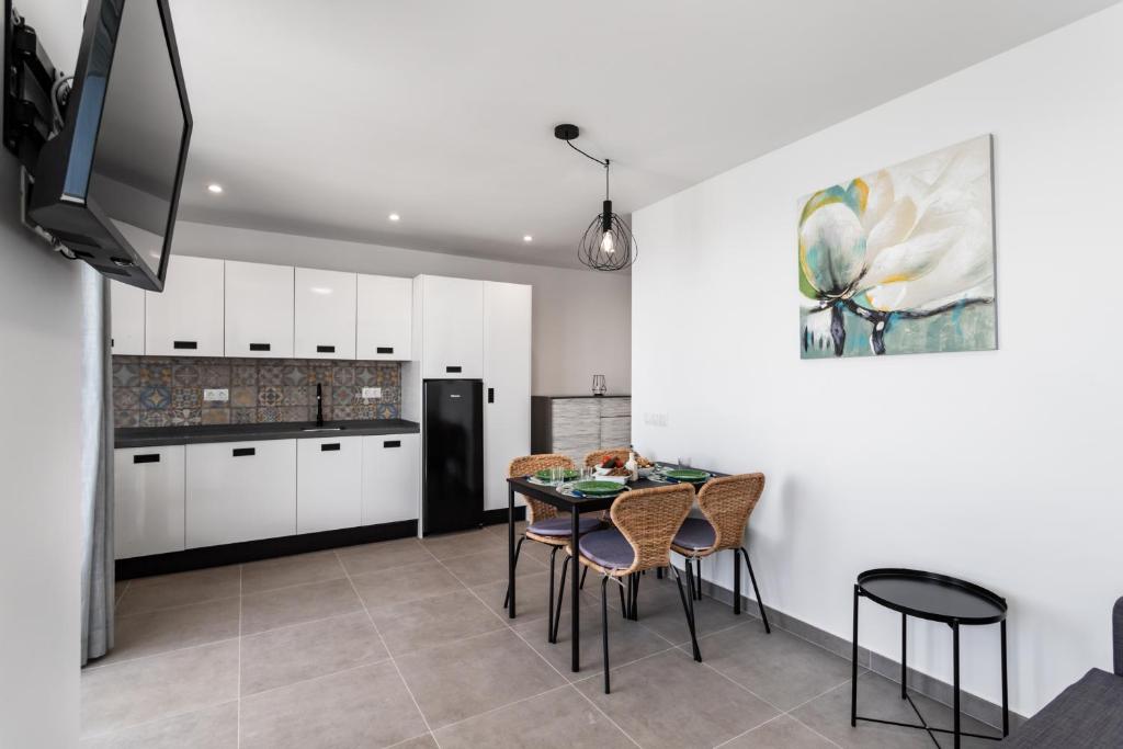 Kuchyň nebo kuchyňský kout v ubytování Sur Suites Palmeras 10