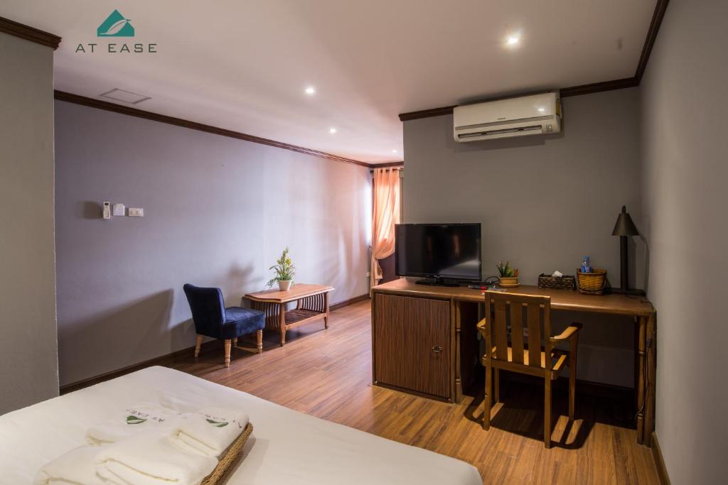 At Ease As Home - Resim 5