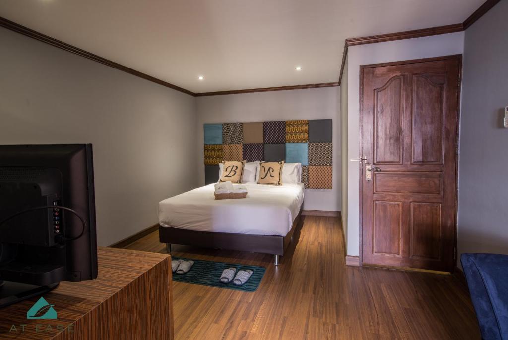 At Ease As Home - Resim 26