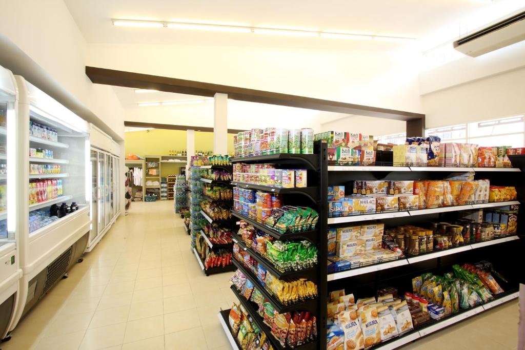 Supermarket nebo jiné obchody v  rezortu nebo okolí