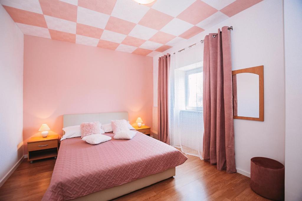Postel nebo postele na pokoji v ubytování Rooms Emilija