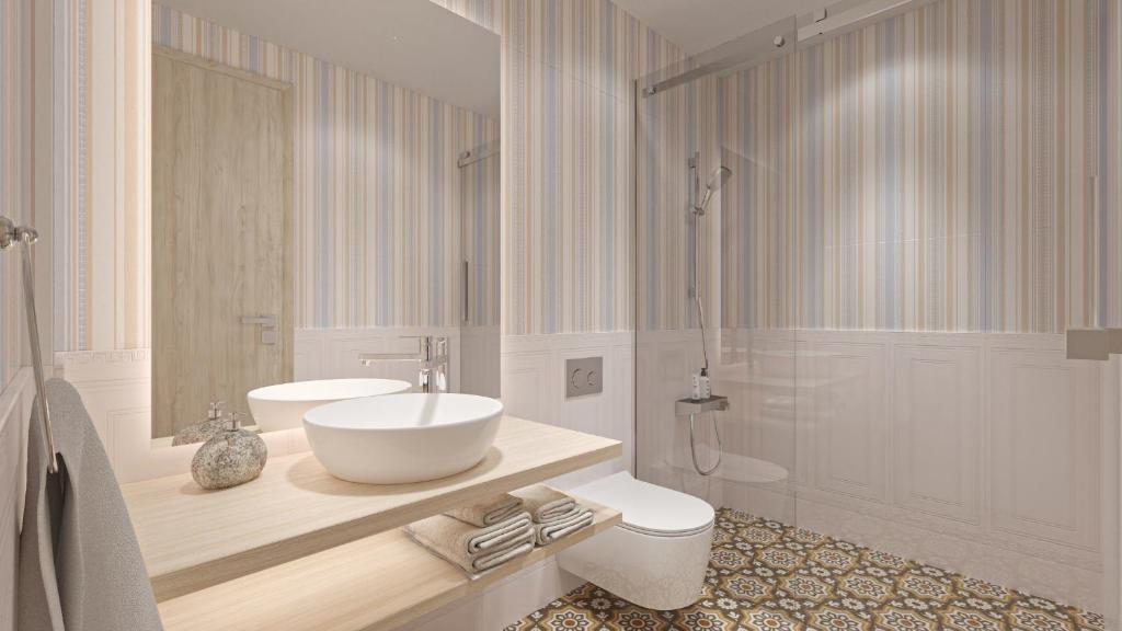 La salle de bains est pourvue d'un lavabo, de toilettes et d'une douche. dans l'établissement Alaçatı Disa, à Alaçatı