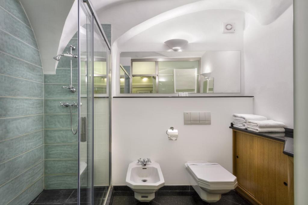 Black Star Suites - 11