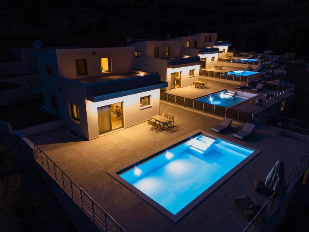 Bazén v ubytování Plataria Sunrise Resort nebo v jeho okolí