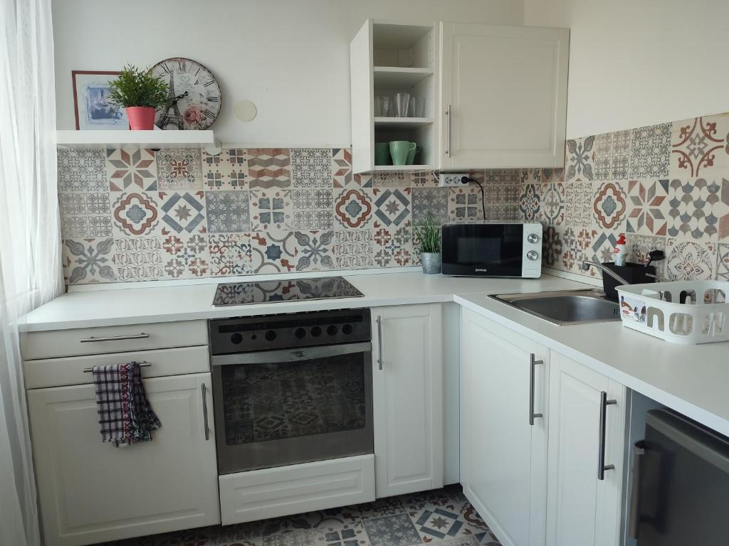 Palota Apartman 2100 Gödöllő, Palota-kert 15 kép - 1