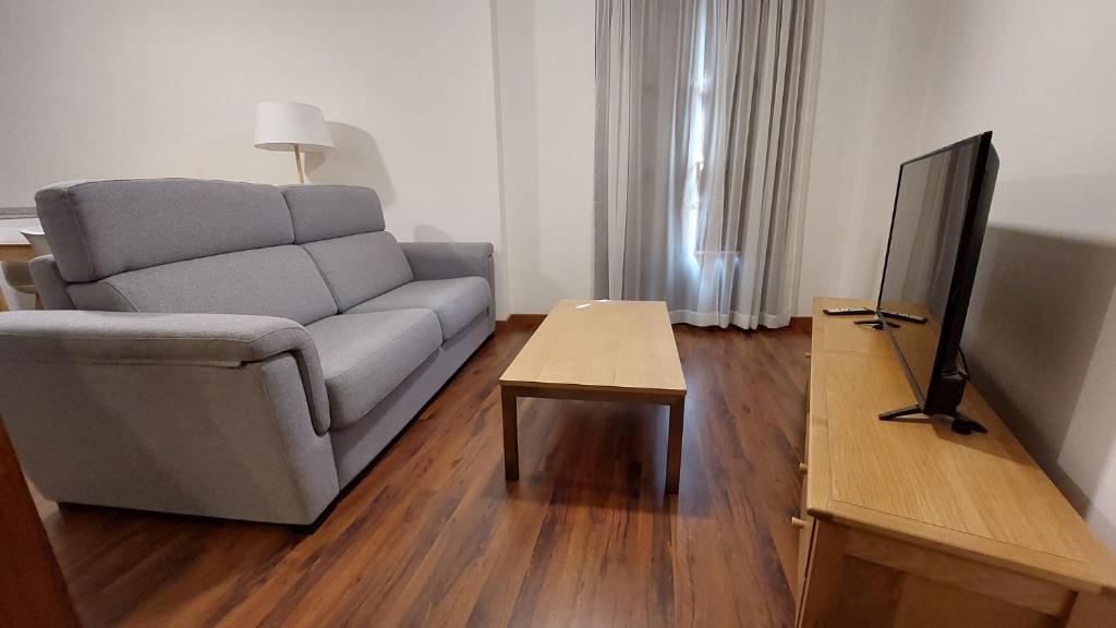 TV a/nebo společenská místnost v ubytování PALACIO REAL 2B