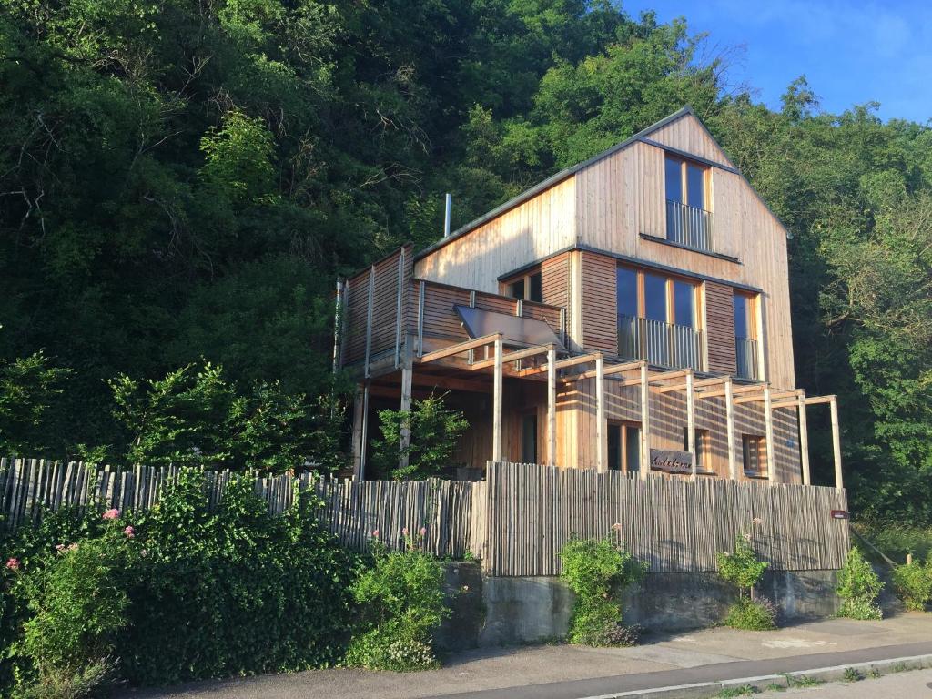 a wooden house with a fence in front of it at Ferienhaus Andadoana in Kelheim