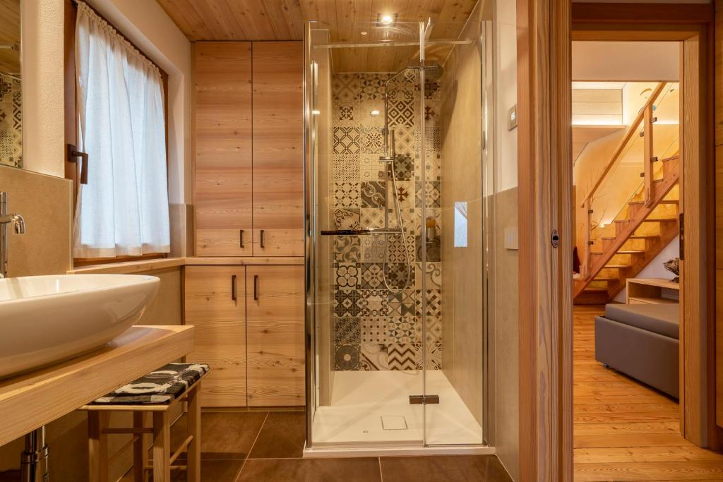 a bathroom with a shower and a sink at Casera Moda Luxury Chalet in Chies dʼAlpago