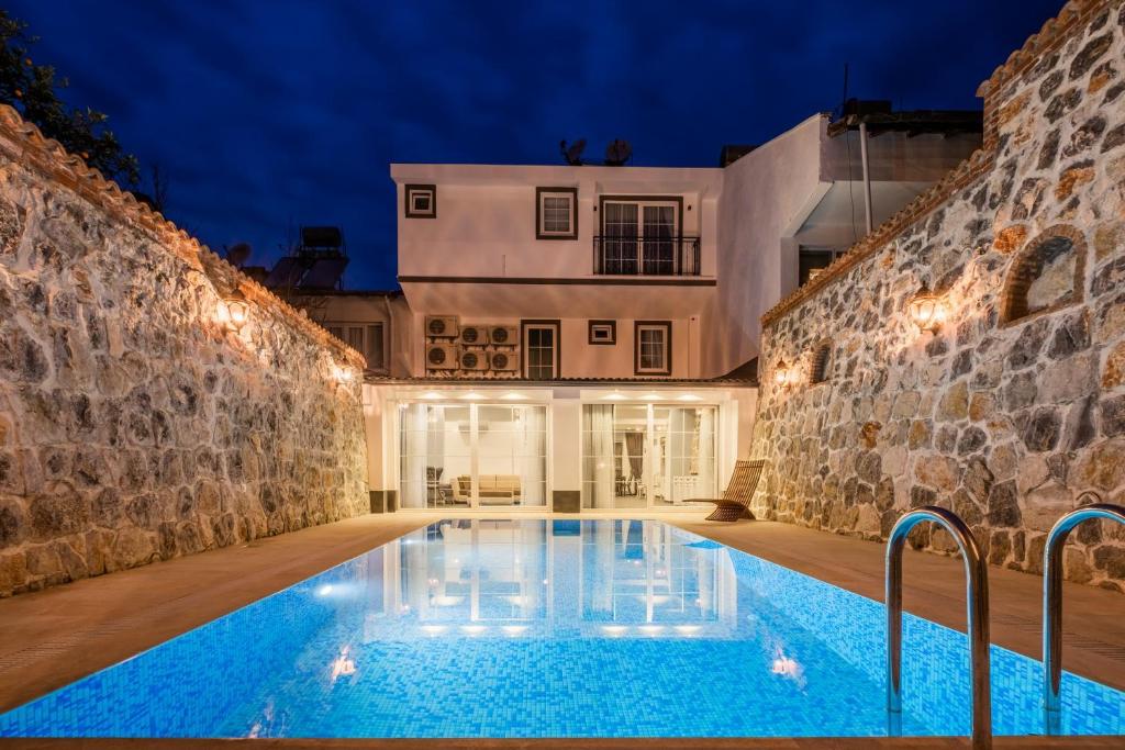 Private Pool with Sea View for 8 People in Muğla, Fethiye – AWZ 208