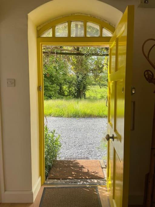 Fotografie z fotogalerie ubytování Newly renovated Cottage with private trout fishing set in beautiful wildlife estate v destinaci Monaghan