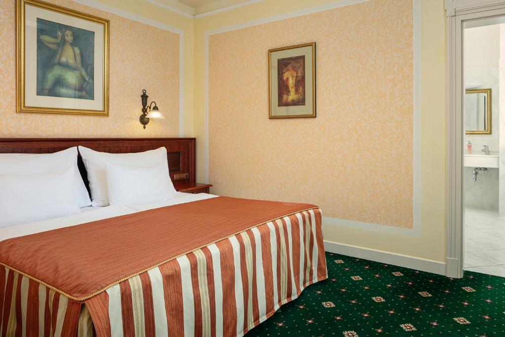 Postel nebo postele na pokoji v ubytování Humboldt Park Hotel & Spa