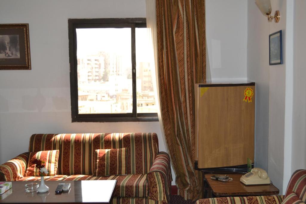 Posezení v ubytování Beirut Hotel Cairo