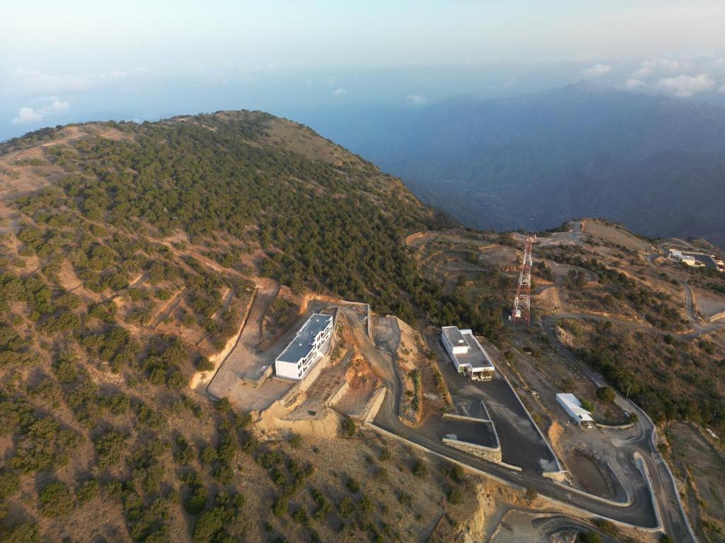 an aerial view of a mountain with a road on it at منتجع جبل رثباء Rathba Mountain Resort in Suda