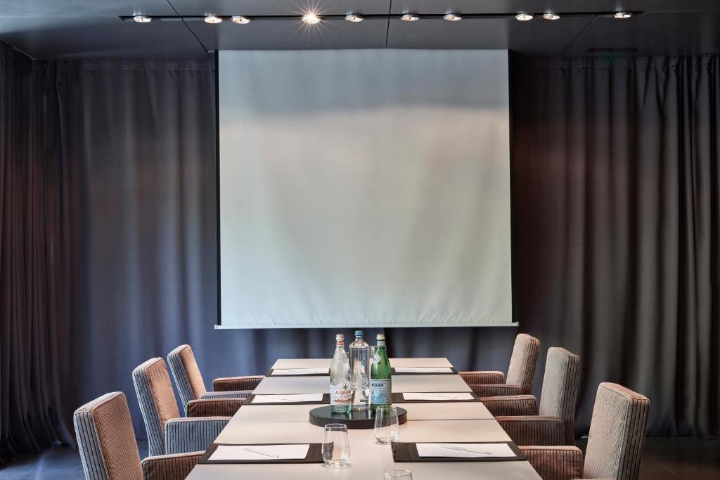 Life Gallery Athens - Resim 43