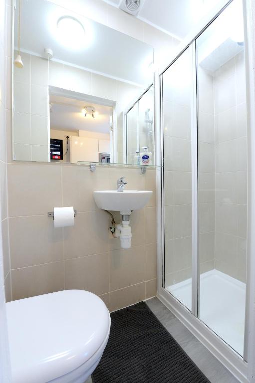 London Studios Very Close to Central Line Underground Shepherds Bush and Westfield Newly Refurbished - Studio